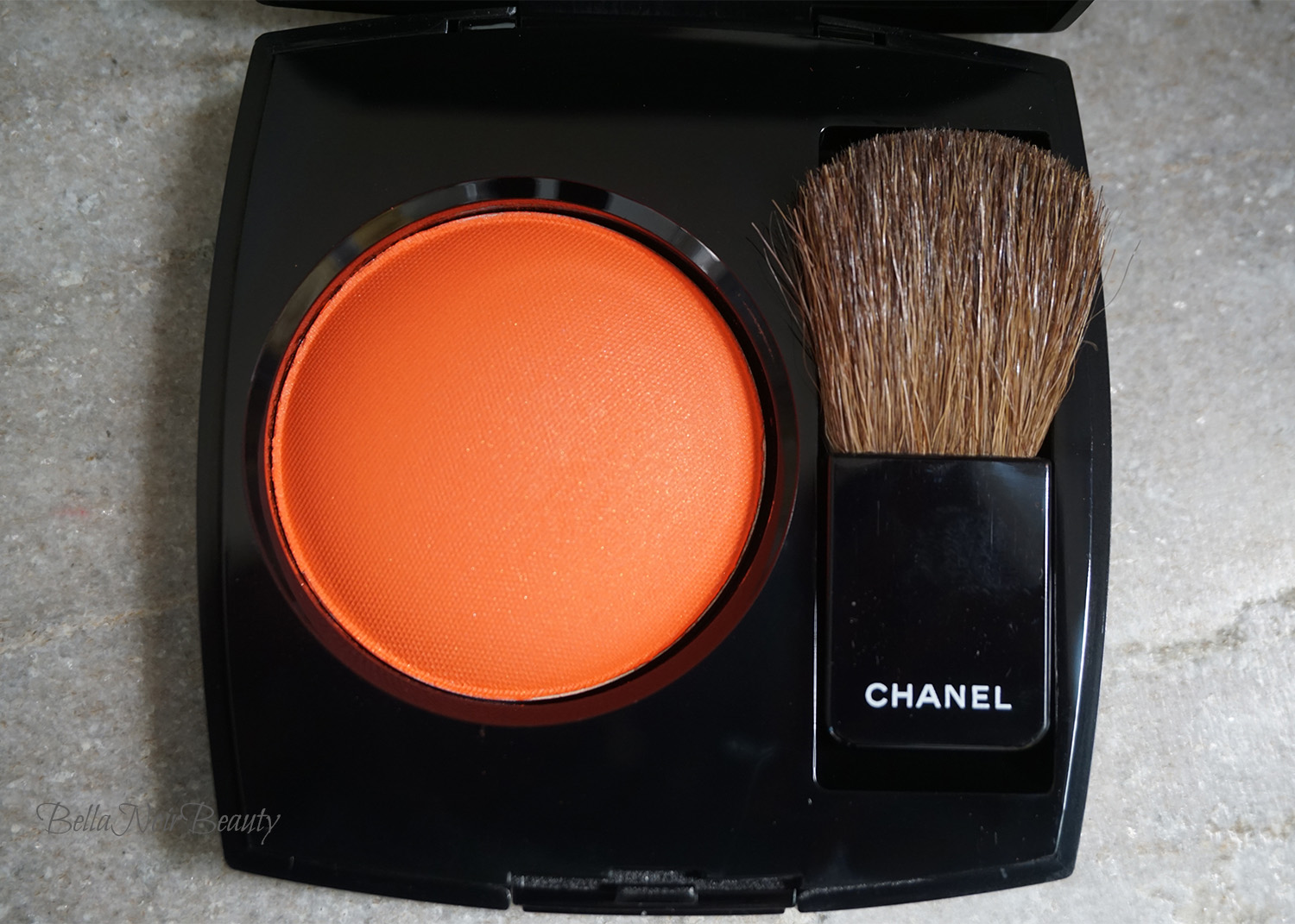 Chanel So Close Joues Contraste Powder Blush (on Dark Skin