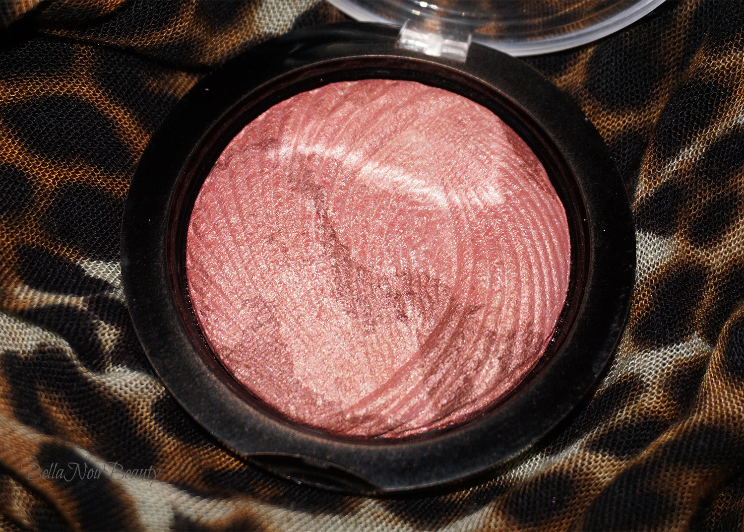 Makeup Revolution Vivid Baked Highlighter Rose Gold Lights | bellanoirbeauty.com